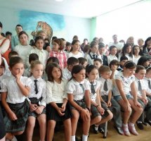 2013 წლის 16 სექტემბერს სკოლის დირექციამ მიულოცა მოსწავლეებს სასწავლო წლის დაწყება.