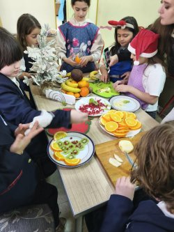 აქტივობა საახალწლო თემაზე - „ფანტაზია და მარჯვე ხელები“  (IV კლ)