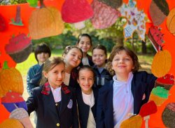 შემოდგომა ჩვენს ფანჯრებში - საკლასო აქტივობა   (დამრ.: ლია კუკავა -IV კლ)