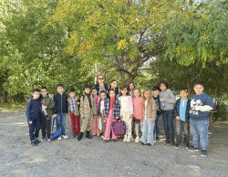 ხაშმში რთველზე   (III კლ)