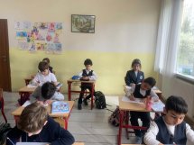 „ასო ასო ვხატავთ ანბანს...“