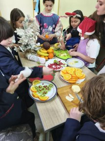 აქტივობა საახალწლო თემაზე - „ფანტაზია და მარჯვე ხელები“  (IV კლ)