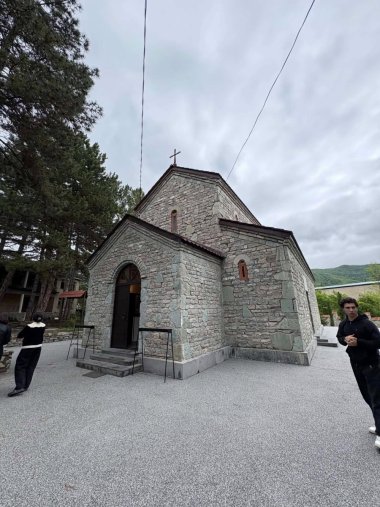 დაბა ჟინვალში ტაძრის მხარდასაჭერად საქველმოქმედო კონცერტი გაიმართა