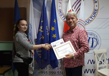 კულტურის ინსტიტუტის კურსდამთავრებულ სტუდენტს, ქრისტინე კაპანაძეს , ვულოცავთ ინსტიტუტის წარმატებით დასრულებას 