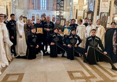 ასნამბლის კურთხევით დღე