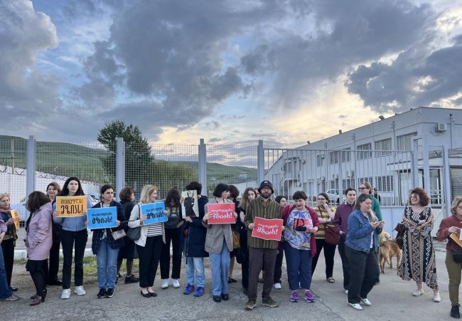 „თავისუფლება მზიას“ – პენიტენციურ დაწესებულებასთან კოლეგებმა ამაღლობელს დაბადების დღე მიულოცეს