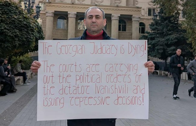 SJC: „აფგან სადიგოვის მიმართ შესაძლოა დაიწყოს სისხლის სამართლებრივი დევნა მშვიდობიან პროტესტში მონაწილეობის გამო“