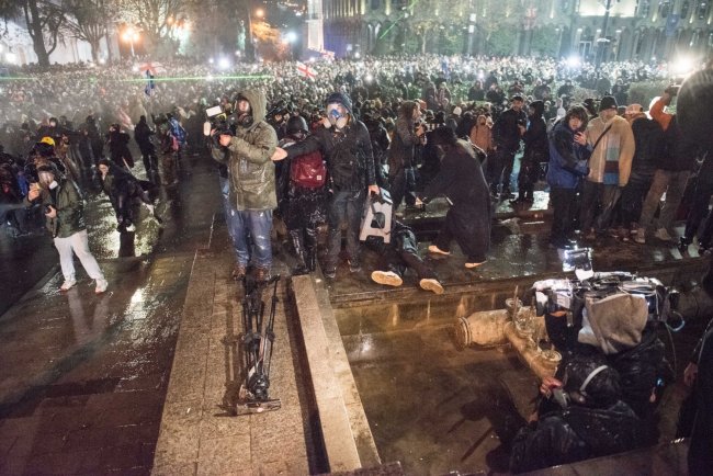 რას ჰყვებიან ჟურნალისტები 2024 წლის ნოემბერ-დეკემბრის აქციების დროს ქიმიური ნივთიერებებით შესაძლო მოწამვლაზე