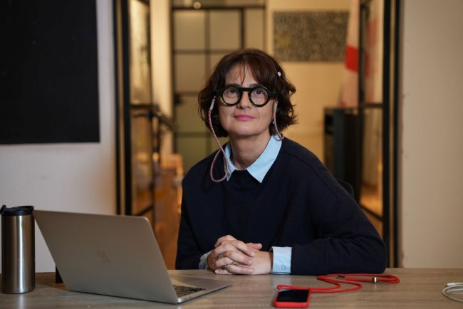 ქარტია ნინია კაკაბაძის მიმართ ადმინისტრაციული საქმის წარმოების შეწყვეტას მოითხოვს