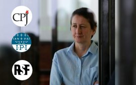 
„ბათუმელები“/„ნეტგაზეთის“ დამფუძნებლისა და დირექტორის,
მზია ამაღლობელის დაკავებიდან ერთი წლის თავზე, პრესის თავისუფლების
დამცველი საერთაშორისო ორგანიზაციები საქართველოს ხელისუფლებას
ამაღლობელის დაუყოვნებლივ გათავისუფლებისა და მისი უფლებების
სავარაუდო დარღვევის ფაქტების ობიექტურად გამოძიებისკენ

მოუწოდებენ.&nbsp;
„პრესის საერთაშორისო ინსტიტუტი“ (IPI), „ჟურნალისტთა
დაცვის კომიტეტი“ (CPJ) და „რეპორტიორები საზღვრებს გარეშე“ (RSF)
აღნიშნავენ, რომ საქართველოს დამოუკიდებლობის მოპოვების შემდეგ, მზია
ამაღლობელი პირველი ქალი ჟურნალისტია, რომელიც დააპატიმრეს, მის მიერ
დაფუძნებული გამოცემები კი 
საერთაშორისოდ აღიარებულია, როგორც საქართველოში

ჟურნალისტიკის ხარისხის სტანდარტების
დამდგენნი.&nbsp;
პრესის თავისუფლების დამცველი ორგანიზაციების
განცხადებით, მზია ამაღლობელის დაპატიმრება „ქართული ოცნების“ მიერ
ავტორიტარული პოლიტიკისკენ მკვეთრი შემობრუნებისა და პრესის
თავისუფლების შეზღუდვის ფონზე მოხდა, ამაღლობელი კი როგორც სასამართლო
პროცესზე, ისე ციხის საკნიდან აგრძელებს დემოკრატიისა და თავისუფალი
პრესისთვის პრინციპულ ბრძოლას:
„მისი გამბედაობის აღიარების ნიშნად, 2025 წლის
დეკემბერში ევროპარლამენტმა 
მას სახაროვის პრემია მიანიჭა აზრის
თავისუფლებისთვის“.
საერთაშორისო ორგანიზაციების შეფასებით, საქართველოს
ხელისუფლებამ სათანადოდ ვერ გამოიძია ბრალდებები, რომ მზია ამაღლობელი
ადმინისტრაციული წესით უკანონოდ დააკავეს დაკავებამდე ცოტახნით ადრე
და პოლიციის უფროსმა დაკავების შემდეგ შეაფურთხა და ტუალეტსა და
სასმელ წყალზე წვდომა აუკრძალა. მთავრობის მაღალი თანამდებობის
პირებმა, მათ შორის პრემიერ მინისტრმა, გაავრცელეს შეთქმულების
თეორიები, რომ ამაღლობელი პოლიტიკური ოპოზიციის ან უცხო ქვეყნების
დავალებით მოქმედებდა, ხელისუფლებამ კი საეჭვო საგადასახადო
მოთხოვნების საფუძველზე მისი გამოცემების საბანკო ანგარიშები

დააყადაღა.
პრესის თავისუფლების დამცველი ორგანიზაციები აღნიშნავენ,
მზია ამაღლობელის მხედველობა პატიმრობაში მკვეთრად გაუარესდა, ერთ
თვალში მხედველობის 10% დარჩა, მეორეთი კი მხოლოდ სინათლის აღქმა
შეუძლია.
„მზია ამაღლობელი სწრაფად მზარდი ავტორიტარიზმის
წინააღმდეგ ქართველი ხალხის ბრძოლის სიმბოლოდ იქცა“, -
განაცხადეს პრესის თავისუფლების დამცველმა ორგანიზაციებმა. ისინი
საქართველოს ხელისუფლებას მოუწოდებენ, საბოლოოდ გამოასწოროს ეს
უსამართლობა და უზრუნველყოს, რომ ამაღლობელმა გისოსებს მიღმა ერთი
დღეს აღარ გაატაროს.&nbsp;

-------------------------------------------------------------------------------
მზია ამაღლობელი 1 წელია უკანონო პატიმარია. 2025
წლის 6 აგვისტოს, მას ბათუმის საქალაქო სასამართლოს მოსამართლე ნინო
სახელაშვილმა 2-წლიანი პატიმრობა 
მიუსაჯა. „ბათუმელები“/„ნეტგაზეთის” დამფუძნებელსა და
დირექტორს ბათუმის პოლიციის უფროსისთვის, ირაკლი დგებუაძისთვის სილის
გაწვნის გამო პოლიციელზე თავდასხმას ედავებოდნენ, თუმცა მოსამართლემ
ამაღლობელს ბრალი გადაუკვალიფიცირა და ის დამნაშავედ სისხლის
სამართლის კოდექსის 353-ე მუხლის პირველი ნაწილით ცნო. მზია
ამაღლობელისთვის გამოტანილი განაჩენი ძალაში 
დატოვა ქუთაისის სააპელაციო სასამართლომაც.
„ბათუმელებისა“ და „ნეტგაზეთის“ დამფუძნებელი და
დირექტორი 11-12 იანვრის ღამით, ბათუმის პოლიციის მთავარ
სამმართველოსთან ორჯერ დააკავეს. პირველად მზია ამაღლობელი პოლიციამ
კედელზე იმ სტიკერის გაკვრის გამო დააკავა, რომელზეც „გაიფიცე“ ეწერა,
ის მოგვიანებით ხელწერილის საფუძველზე გაათავისუფლეს, თუმცა მალევე
მეორედ, ირაკლი დგებუაძისთვის სილის გაწვნის გამო დააკავეს.
დაკავებისას მზია ამაღლობელს ღირსების შემლახავად მოექცნენ, თუმცა
პროკურატურას საქმის გამოძიება არ დაუწყია.
სასამართლომ მზია ამაღლობელი დააჯარიმა ორ
ადმინისტრაციულ საქმეზეც. მოსამართლე სალიხ შაინიძემ ამაღლობელი
პირველ ადმინისტრაციულ საქმეზე სამართალდამრღვევად 18 მარტს ცნო და 2
000 ლარით დააჯარიმა. 18 ივნისს კი, ის სამართალდამრღვევად მოსამართლე
მარიანა ფამოევამ ცნო და 1000 ლარით დააჯარიმა. შსს ამაღლობელს
პოლიციელების სიტყვიერ შეურაცხყოფასა და&nbsp; აჭარის პოლიციის
დეპარტამენტის წინ, დამხმარე ნაგებობაზე სტიკერის გაკვრის გამო
იერსახის დამახინჯებას ედავებოდა.&nbsp;
„ბათუმელები“/„ნეტგაზეთის“ დამფუძნებელი და
დირექტორი დაკავების დღიდან, 38 დღე შიმშილობდა. მზია ამაღლობელი ბოლო
თვეების განმავლობაში არაერთი საერთაშორისო ჯილდოს მფლობელი 
გახდა. მათ შორის, ამაღლობელმა მიიღო სახაროვის
პრემია - ევროკავშირის ადამიანის უფლებათა უმაღლესი ჯილდო.
&nbsp;
