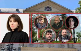 
თბილისის საქალაქო სასამართლოს მოსამართლე ლიანა კაჟაშვილმა
საზოგადოებრივი მაუწყებლის მიერ დახურული გადაცემის - „რეალური
სივრცის“ თანამშრომლების: ქეთევან კაპანაძე, იოსებ კაციტაძე, თამარ
მშვენიერაძე, ომარ წოწორია, ტუხა კვინიკაძე ტელევიზიიდან
გათავისუფლების საქმეზე საჩივარი არ დააკმაყოფილა.
„პირველი არხის“ ყოფილი თანამშრომლები სამსახურიდან
გათავისუფლების შესახებ ბრძანების ბათილად ცნობას და 2022 წლის 30
დეკემბრის უვადო შრომითი ხელშეკრულებების პირობებით გადაცემა „რეალური
სივრცის“ შესაბამის პოზიციებზე აღდგენას ითხოვდნენ. სასარჩელო
მოთხოვნებში ასევე მითითებული იყო, რომ თუ სასამართლო მიიჩნევს, რომ
პირვანდელ სამუშაოზე მათი აღდგენა შეუძლებელი იყო, მოპასუხეს უნდა
დავალებოდა ტოლფასი, მათივე კვალიფიკაციისა და სატელევიზიო
გამოცდილების შესაბამისი სამუშაოთი უზრუნველყოფა. ხოლო, თუ აღდგენა ან
ტოლფასი სამუშაოთი უზრუნველყოფა შეუძლებელი იყო, ისინი მოითხოვდნენ
თითოეული მოსარჩელისთვის კომპენსაციის დაკისრებას 36 თვის ხელფასის
ოდენობით.&nbsp;

მოსარჩელეთა მოთხოვნებსა და მხარეთა პოზიციებზე იხილეთ 
აქ.&nbsp;

თბილისის საქალაქო სასამართლოს მოსამართლე ეკატერინე
ელიაძემ&nbsp; 
არ დააკმაყოფილა საზოგადოებრივი მაუწყებლის წინააღმდეგ
არხიდან გათავისუფლებული წამყვანის, ნინო ზაუტაშვილის საჩივარი.
თბილისის სააპელაციო სასამართლოს მოსამართლე გია ბერაიამ კი „პირველი
არხიდან“ გათავისუფლებული წამყვანის, ვასილ ივანოვ-ჩიქოვანის
საჩივარზე, რომლითაც ის საზოგადოებრივი მაუწყებლიდან გათავისუფლების
შესახებ ბრძანების ბათილად ცნობას ითხოვდა, საქალაქო სასამართლოს
გადაწყვეტილება ძალაში 
დატოვა.
2025 წლის 11 აპრილს საზოგადოებრივმა მაუწყებელმა
სამსახურიდაან 
გაათავისუფლა „რეალური სივრცის“ წამყვანი ნინო
ზაუტაშვილი და „მოამბის“ წამყვანი ვასილ ივანონ-ჩიქოვანი. 1 მაისიდან

დახურა გადაცემა „რეალური სივრცე“, მისი გუნდის წევრებს
კი, რომლებმაც ახალ შეთავაზებებზე უარი თქვეს, ხელშეკრულებები
შეუწყვიტა.&nbsp;

