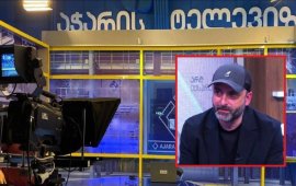 
„საზოგადოებრივი მაუწყებლის აჭარის ტელევიზიისა და რადიოს“
დირექტორმა, ირაკლი კიკვაძემ „მედიაჩეკერს“ უთხრა, რომ არხიდან მედია
წარმოებისა და საინფორმაციო სამსახურის ჯამში 14 თანამშრომელი
გაათავისუფლეს.&nbsp;
„მოგესალმებით, მაპატიეთ, რომ ვერ გპასუხობთ.
მაუწყებელში რეორგანიზაცია იყო დაგეგმილი და დაანონსებული, ჩვენმა
გუნდმა მოსვლისთანავე დაიწყო ტელევიზიისა და რადიოს შიგნით არსებული
გამოწვევების შესწავლა. პროცესი მიმდინარეობს ყველა სამართლებრივი
პროცედურის დაცვით. გვაქვს კიდევ არაერთი გამოწვევა და ამ
გამოწვევებთან გამკლავების გეგმებიც. სამწუხაროდ, ამ ეტაპზე მოგვიწია
რამდენიმე თანამშრომელთან დამშვიდობება.
ამ ეტაპზე ინფრასტრუქტურული და არამხოლოდ მიზეზების
გამო, ბევრი გადაცემის გაუქმება მოგვიწია. ამ მიმართულებითაც გვაქვს
სამომავლო გეგმები და ადამიანებს მიეცემათ საშუალება საეთერო დროის
გამოყენების, როცა ამის პირობები იქნება“, - მოგვწერა ირაკლი
კიკვაძემ, რომელიც დილით რედაქციის ზარებს არ პასუხობდა.&nbsp;
„საზოგადოებრივი მაუწყებლის აჭარის ტელევიზიისა და
რადიოდან“ გათავისუფლებულებს შორის არიან: ირინა ყურუა, მაია
მერკვილაძე, თეონა ხარაბაძე, ლევან ურიდია და სალომე გეგეშიძე. მათ
ელექტრონული წერილები იმის შესახებ რომ რეორგანიზაციის ფარგლებში
შრომითი ხელშეკრულებები შეუწყდათ, სწორედ დღეს დილით
მიიღეს.&nbsp;


&nbsp;

ირინა ყურუა, რომელსაც გადაცემა „სათქმელი“ მიჰყავდა,
ფიქრობს, რომ ამ გადაწყვეტილების მოტივი არის ის, რომ ტელევიზიიდან
განსხვავებული, კრიტიკული აზრი არ უნდა ისმოდეს.&nbsp;
„ასეთი რამდენიმე ტალღა გადაიტანა „აჭარის ტელევიზიამ“,
როდესაც კრიტიკულად მოაზროვნე ჟურნალისტებს ართმევდნენ სამუშაო
სივრცეებს, აქვეითებდნენ, ან პირდაპირ უშვებდნენ როგორც რადიოდან, ისე
ტელევიზიიდან და მგონია, რომ ესეც გაგრძელება და ერთ-ერთი მორიგი
ტალღაა, იმიტომ რომ ზუსტად იმ ადამიანებს, იმ გადაცემას
შეგვეხო, სადაც ისმოდა კრიტიკული, განსხვავებული აზრი, კრიტიკული
კითხვები, შესაბამისად, კრიტიკული და განსხვავებული შეფასებები, რაც
ბევრს სიმშვიდეს უფრთხობდა. ვფიქრობ, რომ გამომდინარე
იქიდან, რომ არანაირი პროფესიული დასაბუთება არ მიმიღია არც წერილობით
და არც ვერბალურად პირად კომუნიკაციაში, რომ რა არ ვარგოდა
გადაცემაში, რომელსაც ამდენი წელია ვაკეთებთ, რა იყო შესაცვლელი,
როგორი იყო შენიშვნები ან რეკომენდაციები, ამაზე პასუხები არ
არსებობდა, ამიტომ ვფიქრობ, რომ ეს გადაწყვეტილება პროფესიულს სცდება
და სწორედ მოტივი არის ის, რომ არ უნდა ისმოდეს „აჭარის ტელევიზიის“
პირდაპირი ეთერებიდან განსხვავებული, კრიტიკული აზრი და ვფიქრობ,
ალბათ, ვიღაცისთვის არასასურველი სტუმრებიც არ უნდა იყვნენ პირდაპირ
ეთერებში“, - ამბობს ყურუა ჩვენთან საუბრისას.&nbsp;
გათავისუფლების მიზეზი ბუნდოვანია აჭარის რადიოს
რედაქტორის მაია მერკვილაძისთვის. ის ფიქრობს, რომ შესაძლოა, მიზეზი
ის იყოს, რომ „მორჩილი თანამშრომელი“ არასდროს ყოფილა:
„მიზეზი ჩემთვის ბუნდოვანია, თუმცა წინა წლების
გამოცდილებით შეიძლება ვიფიქროთ, რომ მორჩილი თანამშრომელი არასდროს
ვყოფილვარ და ჩემი პოზიცია მიმდინარე ფაქტებთან და მოვლენებთან
დაკავშირები ყოველთვის მქონდა. ამას მაუწყებლის შიგნით ვაფიქსირირებდი
ხოლმე და მეილზეც ვწერდი ჩემს შენიშვნებს მაუწყებელს. შესაძლოა, ეს
იყო მიზეზი, დანარჩენი თავად უნდა ახსნან. ბოლო პერიოდში,
როცა დირექტორს შევხვდით და გვაინტერესებდა, რა იყო რეორგანიზაციის
მიზანი, მან გვითხრა, რომ მაუწყებელში ძალიან ბევრი ადამიანი
მუშაობდა, მათი ფუნქციები იყო დუბლირებული და ეს უნდა გასწორებულიყო.
ასევე, იყო შემოქმედებითი გადაცემების გადახალისების ინტერესი და უნდა
გაეტანათ გარე წარმოებაზე, ეს გადაწყვეტილება ჰქონდათ მიღებული.
თუმცა, არცერთი ეს მიზანი არ ემთხვევა ჩემთან დაკავშირებით მიღებულ
გადაწყვეტილებებს და მაინტერესებს, რომელ მიზანში აღმოვჩნდი ამ ორიდან
და ასევე, ბოლო პერიოდში, რადიოს საინფორმაციო გამოშვებების გაჩერების
გადაწყვეტილება მიიღო ახალმა დირექტორმა, ჩვენ დავუსაბუთეთ, რომ
რეორგანიზაცია არ არის ის ობიექტური საფუძველი, რომლის გამოც შეიძლება
გაჩერდეს საინფორმაციო გამოშვება. ჩვენ ამის რესურსი გვაქვს და
თანამშრომელთა თხოვნით ჩვენ გავაგრძელეთ მუშაობა“.
„აჭარის ტელევიზიის“ ქობულეთის ბიუროს გაუქმება
ელექტრონული წერილით გაიგო ჟურნალისტმა, ლევან ურიდიამ.
„მეილი მომივიდა, რომ სრულად გაუქმდა ქობულეთის ბიურო.
გვითხრეს, რომ ამ დროისთვის მენეჯმენტი ვერ ხედავს საჭიროებას, რომ
ბიურო არსებობდეს მუნიციპალიტეტში. არც ალტერნატიული, სხვა პოზიცია
შემოუთავაზებიათ და არც წინასწარი გაფრთხილება ყოფილა… ბიურო „აჭარის
ტელევიზიის“ დაარსების შემდეგ არსებობს მუნიციპალიტეტში და პირველად
მოხდა მსგავსი რამ, რომ ბიურო გაუქმდა“, - ამბობს ლევან ურიდია
ჩვენთან საუბრისას.

„საზოგადოებრივი მაუწყებლის აჭარის ტელევიზიისა და რადიოს“ დირექტორი
29 იანვრიდან ბათუმის თოჯინებისა და მოზარდ მაყურებელთა სახელმწიფო
თეატრის ყოფილი ხელმძღვანელი 
ირაკლი კიკვაძეა. 9 მარტიდან საინფორმაციო გამოშვების
გარდა, არხზე ყველა გადაცემა შეჩერდა. სტრუქტურული რეორგანიზაციის
პროცესი ტელევიზიაში 1 ივნისის ჩათვლით მიმდინარეობდა. სპეციალურად
შექმნილმა კომისიამ მაუწყებლის დებულების განახლებული პროექტი
შეიმუშავა, რომელიც საზოგადოებრივი მაუწყებლის სამეურვეო საბჭომ ამ
კვირაში უნდა განიხილოს და დაამტკიცოს.&nbsp;
