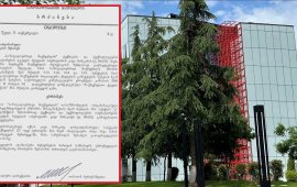 
საზოგადოებრივმა მაუწყებელმა ტექნიკისა და ტექნოლოგიების ოპერატორების
ჯგუფის სტუდიის ოპერატორს გივი ჩიმაკაძეს სოციალურ ქსელში „მაუწყებლის
რეპუტაციის შემლახავი“ განცხადების გავრცელების გამო საყვედური

გამოუცხადა.&nbsp;
11 თებერვლის ბრძანებით, არხის გენერალურმა დირექტორმა,
თინათინ ბერძენიშვილმა გივი ჩიმაკაძე დისციპლინარული სანქციის
მოქმედების პერიოდში (12 თვე) „ანალოგიური ან/და სხვა სახის დარღვევის
შემთხვევაში“ სამუშაოდან შესაძლო გათავისუფლების შესახებაც
გააფრთხილა.
დისციპლინარული სანქციის შესახებ ბრძანებით, „პირველი
არხი“ მიიჩნევს, რომ ოპერატორმა შრომის შინა განაწესის გარდა,
საზოგადოებრივი მაუწყებლის სოციალური ქსელების გამოყენების წესები და
მაუწყებელთა ქცევის კოდექსი დაარღვია.&nbsp;
გუშინ, 24 თებერვალს, საზოგადოებრივმა მაუწყებელმა
„დამსაქმებლის რეპუტაციაშემლახავი, არასწორი ინფორმაციის საჯარო
სივრცეში გავრცელების/გავრცელების ხელშეწყობის გამო“ თებერვლის
ხელფასის 30% დაუქვითა ადამიანური რესურსების მართვის სამსახურის
ადამიანური რესურსების პროექტების მენეჯერს, ქეთევან 
სინიცას.
საზოგადოებრივმა მაუწყებელმა მიმდინარე წლის 1 იანვრიდან
სამსახურიდან 
გაათავისუფლა ტექნიკისა და ტექნოლოგიების საეთერო ჯგუფის
პულტის რეჟისორი, კახა მელიქიძე.&nbsp;
შარშან „პირველმა არხმა“ სამსახურიდან გაათავისუფლა ნინო
ზაუტაშვილი, ვასილ ივანოვ-ჩიქოვანი; დახურა გადაცემები „რეალური
სივრცე“, „ამ შაბათ-კვირას“ და მათი გუნდის წევრებს, რომლებმაც ახალ
შეთავაზებაზე უარი თქვეს, ხელშეკრულებები შეუწყვიტა. ისინი „პირველი
არხის“ სარედაქციო პოლიტიკას ღიად აკრიტიკებენ და პოლიტიკურ
გავლენებზე საუბრობენ.
