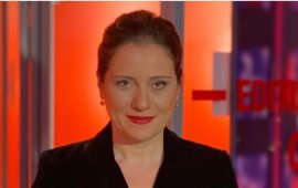 &nbsp;
„TV პირველის“ ჟურნალისტს, მაკა ჩიხლაძეს ანგარიშები
დაუყადაღეს. ჟურნალისტის ცნობით, 2025 წლის 15 ოქტომბერს, რუსთაველის
გამზირზე პროფესიული მოვალეობის შესრულებისას „გზის ხელოვნურად
გადაკეტვის“ საბაბით დაკისრებული 5000-ლარიანი ჯარიმის შესახებ ამ
დრომდე არ იცოდა.
„ამხელა უწყებაში, შინაგან საქმეთა სამინისტროში, არ
გამოინახა რესურსი, რომ ერთი SMS შეტყობინება გამოეგზავნათ ჩემთვის,
თუ ფოსტით არ გამომიგზავნიდნენ, ვინმე პირადად არ მოვიდოდა და არ
მეტყოდა. უბრალოდ რომ შეეტყობინებინათ, რომ დაჯარიმებული ვარ, მე ხომ
ამას ამდენი ხნის განმავლობაში გავარკვევდი, დავამტკიცებდი, რომ
ნამდვილად პროფესიულ მოვალეობას ვასრულებდი. ვიდრე ანგარიშები არ
დამიყადაღეს, მე ამის შესახებ არავის არ გამაგებინა. ეს ერთი, რომ
სახელმწიფო უწყებები სრულად მოშლილია და მეორე, მე მგონია, რომ ეს
არის შურისძიება, პირადი ინტერესი და არაფერი კავშირი არ აქვს ამას
შეკრებისა და მანიფესტაციის კანონთან და რაიმე დარღვევასთან.
შეუძლებელია, ჯერ ერთი, იქ სხვა მედიებიც მუშაობდნენ, რომ მაინც და
მაინც მე დავჯარიმებულიყავი იმისთვის, რასაც სხვებიც აკეთებდნენ.
აბსოლუტურად გამორიცხულია და დავუშვათ, ეს ასე მოხდა, მე ამის შესახებ
უნდა მცოდნოდა. ეს არის ჩემი კანონიერი უფლება, რაც ასე არ მომხდარა“,
- განაცხადა ჩიხლაძემ „მედიაჩეკერთან“ საუბრისას.&nbsp;
ანგარიშები დაუყადაღეს ტელეკომპანია „ფორმულას“
ჟურნალისტს, ლიზა ციციშვილსაც. ჟურნალისტის ინფორმაციით, 2025 წლის 10
სექტემბერს, რუსთაველის გამზირზე პროფესიული მოვალეობის შესრულებისას
„გზის ხელოვნურად გადაკეტვისთვის“ დაკისრებული 5 000-ლარიანი ჯარიმის
შესახებ 7 აპრილამდე არ იცოდა.
„ამ ჯარიმას ჩემი დაკავების ეპიზოდიც მოჰყვა ნოემბერში…
გადავკვეთე საზღვარიც, იქაც არავინ არაფერი მითხრა”, -

დაწერა ამ დღეს ციციშვილმა სოციალურ ქსელში.&nbsp;

