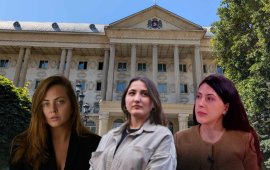 
სასამართლოში მომუშავე ჟურნალისტები ვარაუდობენ, რომ
სასამართლოს შენობაში მობილური ტელეფონის გამოყენება შესაძლოა მათაც
აუკრძალონ. ისინი რამდენიმე დღეა ცდილობენ, გაარკვიონ
„პრევენციისთვის“ მობილური ტელეფონის კარადაში შესანახად
მანდატურისთვის გადაცემის წესი მედიის წარმომადგენლებზეც გავრცელდება
თუ არა. იუსტიციის უმაღლეს საბჭოს დამატებითი განმარტება ამ დრომდე არ
გაუკეთებია. მას ოფიციალური განცხადებით მიმართა „მედიაჩეკერმაც“.
—------------------------
თბილისის საქალაქო სასამართლოში კარადები მობილური
ტელეფონის შესანახი 960 სათავსოთი უკვე დამონტაჟებულია. სატენდერო
დოკუმენტების 
მიხედვით, კარადებს უნდა ჰქონდეს შედარებით დიდი
ზომის (27სიმ.-33სიგ.-21სიღ.) 22 ქვედა თაროც. სათავსო მცირე ზომის
უჯრებით დამონტაჟდა თბილისის სააპელაციო სასამართლოშიც.
იუსტიციის საბჭოსთან არსებულმა სსიპ საერთო
სასამართლოების დეპარტამენტმა ქვეყნის მასშტაბით 19 სასამართლოსთვის
ავეჯის, მათ შორის მობილური მოწყობილობების შესანახი სათავსოების,
შესაძენად ტენდერი 19 სექტემბერს გამოაცხადა. მიმწოდებელთან - შპს
„ავე“ ხელშეკრულება კი, ჯამური ღირებულებით 91 700 ლარი, 17 ოქტომბერს
გააფორმა.
მანამდე, 17 ივლისს, იუსტიციის უმაღლესმა საბჭომ
„საქართველოს საერთო სასამართლოებში ფოტო-, კინო-, ვიდეოგადაღების,
ტრანსლაციის და აუდიოჩაწერის უკანონოდ განხორციელების პრევენციის
წესი“ 
დაამტკიცა. ერთგვერდიან დოკუმენტში ვკითხულობთ, რომ
„სასამართლოს მანდატური უფლებამოსილია არ დაუშვას სასამართლო
სხდომის დარბაზში ფოტო-, კინო-, ვიდეოგადაღების, ტრანსლაციის და
აუდიოჩაწერის ფუნქციის მქონე ნებისმიერი ტექნიკური საშუალების
(მობილური ტელეფონის, აგრეთვე - სხვა ისეთი ნივთის ჩათვლით, რომელიც,
ერთი შეხედვით, არ წარმოადგენს ამგვარ ტექნიკურ საშუალებას, თუმცა
ვიზუალური დათვალიერების შედეგად აჩენს ვარაუდს, რომ მას გააჩნია
ფოტო-, კინო-, ვიდეოგადაღების, ტრანსლაციის და აუდიოჩაწერის ფუნქცია)
შეტანა (გამოყენება) და შესთავაზოს მფლობელს, აღნიშნული ტექნიკური
საშუალებები გადასცეს დროებით შესანახად
მანდატურს“. 
—-------------------------------
გამოცემა „პუბლიკას“ რედაქტორი, ნათია
ამირანაშვილი შიშობს, რომ მობილური ტელეფონების სასამართლოს
შენობაში შეტანის აკრძალვა მედიისთვისაც იქნება დაწესებული.
ამირანაშვილი ამბობს, რომ ჯერ კიდევ ივნისის ბოლოს, როდესაც
ჟურნალისტებს სასამართლოში ფოტო, ვიდეო, აუდიო ჩაწერა ერთიანად
აეკრძალათ და სასამართლოს ეზოში მუშაობაც კი აღარ შეუძლიათ, მედიის
წარმომადგენლები ფიქრობდნენ, რომ ეს სწორედ მათ გაშუქებას,
სასამართლოში მიმდინარე საქმეებთან დაკავშირებით საზოგადოებრივ
ინტერესს უკავშირდებოდა და ცვლილებები მიმართული იყო იმისკენ, რომ
მედიას არ ემუშავა და პროცესებიდან ნაკლები ინფორმაცია გასულიყო.
„მიუხედავად ამ შეზღუდვებისა, მედიამ გააგრძელა მუშაობა
სასამართლოში და გააგრძელა, ვერ ვიტყოდი რომ ცუდად. ვცდილობდით, რომ
ვიზუალური ნაწილიც შეგვევსო და დაგვებალანსებინა…რა თქმა უნდა,
ვიდეოები არ იყო, მაგრამ ინფორმაცია საქმის განხილვასთან
დაკავშირებით, არგუმენტები ჩვენს მკითხველს გავაცანით. აქედან
გამომდინარე, სისტემას, ძალაუფლებაში მყოფ ჯგუფს შესაძლოა, არც ამ
ტიპის გაშუქება არ აწყობდეს და ეს ცვლილებები სწორედ ამას შეიძლება
უკავშირდებოდეს“. 
ნათია იხსენებს იმ მუქარანარევ რეპლიკებსაც, რომლებიც
სასამართლოში მომუშავე ჟურნალისტებს ხშირად ესმოდათ: მაგალითად,
„მიშას დროს, 2012 წლამდე, ტელევიზია იდგა ხიდქვეშ და იქიდან იღებდა“,
„აი, ადრე ტელეფონებსაც კი ატოვებინებდნენ როგოც ადვოკატებს, ასევე
სასამართლოში ნებისმიერ შემსვლელს“, გაახსენდა კოლეგისთვის
არაოფიციალურად ნათქვამი ფრაზაც: „აი, ცოტახანში მოგიწევთ ტელეფონების
დატოვება“. 
ამირანაშვილის თქმით, ახლა სასამართლოში საკმაოდ
დატვირთული პერიოდია, იწყება როგორც დიდი პროცესების სააპელაციო
განხილვები, ასევე, არის პოლიტიკური ნიშნით დაკავებული 64 ახალი
ბრალდებულის საქმე. სწორედ ამიტომ, ის ფიქრობს, რომ „სისტემა
კიდევ უფრო მეტად ემზადება იმისთვის, რომ მაქსიმალურად დაიხუროს და
ჩაიხშოს ინფორმაცია სასამართლოდან“.
„ტელეკომპანია პირველის“ ჟურნალისტს, ნანუკა
ქაჯაიას რამდენიმე გარემოება აფიქრებინებს, რომ „ტელეფონების
დატოვების უკანონო შეზღუდვა“ მედიასაც შეიძლება შეეხოს:
„კვირა იწურება, რაც სასამართლოში ახალი შეზღუდვის
შესახებ გახდა ცნობილი, დაისვა ლეგიტიმური შეკითხვები, მათ შორის
მედიაზეც და ამ დრომდე არავის  აღნიშნულთან დაკავშირებით
განმარტება არ გაუკეთებია. მინიმუმ ბუნდოვანებას ტოვებენ. 
მეორე, თუ „ქართული ოცნების“ ლოგიკასა და აქამდე
გადადგმულ ნაბიჯებს გავყვებით, მათ აქვთ მხოლოდ ერთი მიზანი: სრულად
დაიხუროს სასამართლო მედიისთვის. ანუ მედიის წარმომადგენლები სრულად
იზოლირებულები გავხდეთ, რადგან მიუხედავად გაშუქებების აკრძალვისა,
მაგალითად, სასამართლოს დერეფნებში მანდატურის სამსახურის უკანონო,
ძალადობრივი ქმედებების საზოგადოებისთვის გამოტანას მაინც
ვახერხებდით. 
თუ აღნიშნული ახალი უკანონო შეზღუდვა მედიასაც შეეხო,
ფაქტიურად ეს ნიშნავს სასამართლოს სრულ და ყოვლისმომცველ
გაუმჭვირვალობას, არა მარტო სხდომების დონეზე, რაც საზოგადოებისთვის
კიდევ უფრო დიდ უსამართლობაში აისახება, რადგან ერთ უკანონო ნაბიჯს
აუცილებლად მოჰყვება მეორე და ასე შემდეგ“. 
ნანუკა ქაჯაიასთვის ეს ნიშნავს იმასაც, რომ თუ
დამოუკიდებელი მედია გადარჩენას და ბრძოლას ასე თუ ისე ახერხებს,
სასამართლო ამ შემთხვევაში ის სივრცე გახდება, სადაც „ეს თავისუფლების
კუნძულებიც აღარ იარსებებს“.
„რადიო თავისუფლების“ ჟურნალისტი, სალომე
ჩადუნელი ჰყვება, რომ სასამართლოში შეზღუდვებსა და
აკრძალვებს წინ უძღოდა პატარ-პატარა ძვრები, რაც მედიის
წარმომადგენლებს მოსალოდნელ შედეგებზე მიანიშნებდა. მას
სურს, იუსტიციის საბჭომ განმარტოს ჩანაწერი, რომელიც ძალიან დიდი
ინტერპრეტაციის სივრცეს ტოვებს.
„მე ყველაზე მეტად მაშფოთებს სიტყვა - „მანდატური
უფლებამოსილია“. ანუ ფაქტობრივად მანდატურზე, ერთ კონკრეტულ ადამიანზე
ჩამოკიდეს გადაწყვეტილების მიღება ჩემთვის უმნიშვნელოვანეს საკითხთან
დაკავშირებით, რაც განსაზღვრავს ჩემი საქმიანობის
ეფექტურობას. 
მანდატური უფლებამოსილია თავად განსაზღვროს, მე ან სხვას
ჩამოართმევს თუ არ ჩამოართმევს [მობილურს]. რის საფუძველზე? რატომ? ეს
ხომ არის ძალიან სუბიექტური ჩანაწერი და თუ გავითვალისწინებთ იმ
პროცესებს, რაც სასამართლოში მიდის, მათ შორის მანდატურების მხრიდან
გამოვლენილ ძალადობას, მუშაობაში ხელის შეშლის ფაქტებს, რომ თუ
გადაიღე, ტელეფონს გამოგართმევენ, წაგიშლიან და მათი არგუმენტია, რომ
აი, კანონში წერია, რომ გადაღება არ შეიძლება.
მაგალითად, სოციალურ ქსელში გავრცელდა სხვის მიერ
გადაღებული ვიდეო, სადაც ჩანს მათი ქმედებები და მათ, დიდი ალბათობით,
საკუთარი თავი არ მოსწონთ. მე მიმანიშნებს ეს, რომ შესაძლოა, ეს
ჩანაწერი - „უფლებამოსილი“ იყოს სუბიექტურადაც, მიკერძოებულადაც
გამოყენებული და კონკრეტული მედიები და ჟურნალისტები გავხდეთ მხოლოდ
სამიზნეები ან კონკრეტული მოქალაქეები, ამიტომ ჩვენ მოვითხოვთ, რომ
განიმარტოს, რას ნიშნავს ეს ჩანაწერი“.
ჩადუნელს აინტერესებს, რა სიკეთეს შეიძლება
ემსახურებოდეს ეს ჩანაწერი თუ არა უკეთურებას და იმას, რომ
ჟურნალისტების მიერ დაწერილი ტექსტებიც არ გამოვიდეს სასამართლოს
გარეთ: 
„ზიანდება საჯარო ინტერესი, ზიანდება ინფორმაციის
გავრცელების უფლება, ინფორმაციის მიღების უფლება. პროფესიული გარემო,
რომელიც ისედაც სტრესული და ხელისშემშლელია, კიდევ უფრო მეტად
რთულდება. ტელეფონი ხომ არ არის მხოლოდ ფოტო-ვიდეო გადაღების
საშუალება. ჟურნალისტებისთვის ტელეფონი არის კომუნიკაციის საშუალება
პროდიუსერებთან, რედაქტორებთან. ჩვენს ზარებზე, ჩვენს შეტყობინებებზეა
დამოკიდებული, როგორ წარიმართება დღის პროგრამა ონლაინ მედიასა თუ
ტელევიზიაში. იკლებს ინფორმაციის გავრცელების სისწრაფე და სიხშირე,
ოპერატიულობა იკლებს და შემდგომ ამ ოპერატიულობაზე - რეაგირებაც.
ჩვენ საათობით პერიოდს ვატარებთ სასამართლოში. ეს არ
არის ერთი და ორი საათი, რომ ტელეფონი დაგატოვებინონ და შეხვიდე.
ერთ-ერთ დღეს, ღამის 4 საათზე მოვრჩით მუშაობას, წარმოიდგინეთ და
მაშინ რომ ეს წესი ყოფილიყო ამოქმედებული და ჟურნალისტებს შეხებოდათ.
პიროვნული ნაწილიც შემოდის, არა მხოლოდ პროფესიული. ოჯახი, ზოგს
შვილები ჰყავს, პასუხისმგებლობები და ამდენი ხნის განმავლობაში შენ
ხარ მიუწვდომელი“.
იუსტიციის უმაღლეს საბჭოს „საქართველოს ჟურნალისტური
ეთიკის ქარტია“ 
მოუწოდებს, სასწრაფოდ განმარტოს, გეგმავს თუ არა
სასამართლო ჟურნალისტებისთვის სასამართლოს შენობაში მობილური
ტელეფონების გამოყენების აკრძალვას. 
„ჟურნალისტები დიდ ძალისხმევას იღებენ იმისთვის,
რომ აუდიტორიამ მათ რეპორტაჟებში ფოტო და ვიდეო გამოსახულებისა და
ხმის დანაკლისი ნაკლებად იგრძნოს. ამის გაკეთებას ჟურნალისტები
სიზუსტის ასე ზედმიწევნით დაცვითა და ისეთი მაღალი ოპერატიულობით
ვეღარ შეძლებენ, თუკი მათ სასამართლოს დარბაზებში მხოლოდ კალმისა და
ფურცლის გამოყენების უფლებას დაუტოვებენ.
თბილისის საქალაქო სასამართლოში ახლა ბევრი ისეთი
პროცესი მიმდინარეობს, რომელთა მიმართ საზოგადოების ინტერესი მაღალია.
ჟურნალისტებისთვის სამუშაო პირობების გაუარესება საზოგადოებას მათთვის
მნიშვნელოვან ინფორმაციაზე წვდომას დააკარგვინებს“, - ვკითხულობთ
ქარტიის განცხადებაში.
„მედიის ადვოკატირების კოალიციის“ შეფასებით,
„ქართული ოცნების“ სასამართლო სისტემა დამოუკიდებელი მედიის
წინააღმდეგ რეპრესიულ პოლიტიკას  აგრძელებს და დამატებით
დაბრკოლებებს უქმნის ჟურნალისტებს, რომლებსაც სასამართლო პროცესების
სრულფასოვნად გაშუქება სურთ.
„სასამართლო ხელისუფლება, რომელიც სამართლიანობის
გარანტი უნდა იყოს, გადაიქცა „ქართული ოცნების“ ზეგავლენის ქვეშ მყოფ
უსამართლობის სიმბოლოდ - იქ, სადაც კანონი აღარ იცავს, არამედ დევნის.
ჟურნალისტები და აქტივისტები ხშირად ხდებიან სასამართლოსა და „ქართული
ოცნების“ მიერ განხორციელებული ზეწოლის, დევნისა და ძალადობის
სამიზნე. „ნეტგაზეთისა“ და „ბათუმელების“ დირექტორი მზია ამაღლობელი,
პოლიტპატიმარია „ქართული ოცნების“ მმართველობის პირობებში, ხოლო
სასამართლო ამ დევნაში მოქმედებს როგორც დამსჯელი უწყება. უფრო მეტიც,
სასამართლო მედიის წარმომადგენლებზე ფიზიკური ძალადობისა და
შეურაცხყოფის ადგილიც გახდა. მედიისა და აქტივისტების წინააღმდეგ
ჩადენილი ძალადობის ფაქტები კი კვლავ დაუსჯელი რჩება - გამოძიებები არ
ტარდება.
მედიისთვის სასამართლო სხდომების გაშუქების
შეზღუდვა არა მხოლოდ უხეშად არღვევს ჟურნალისტების უფლებებს, არამედ
საზოგადოებას ართმევს შესაძლებლობას, იყოს ინფორმირებული იმის
შესახებ, თუ როგორ აღსრულდება სამართალი“, - აცხადებს
კოალიცია, რომელიც ადამიანის უფლებების დამცველ და მედიის საკითხებზე
მომუშავე 17 ორგანიზაციას აერთიანებს.
ივნისის ბოლოს „ქართული ოცნების“ პარლამენტმა
დაჩქარებული წესით 
მიიღო ,„საერთო სასამართლოების შესახებ“ კანონში
ცვლილებები, რომლითაც სასამართლოს შენობაში, სასამართლო სხდომის
დარბაზში, სასამართლოს ეზოში ფოტო-, კინო-, ვიდეოგადაღება, ტრანსლაცია
და აუდიოჩაწერა დაუშვებელი გახდა, გარდა იმ შემთხვევისა, როდესაც ამას
სასამართლო ან სასამართლოს მიერ უფლებამოსილი პირი ახორციელებს.
კონკრეტულ სასამართლო სხდომასთან დაკავშირებით
გადაღებისა და აუდიოჩაწერის დაშვება იუსტიციის უმაღლეს საბჭოს
შეუძლია. თუმცა, მედიის წარმომადგენლების არაერთი განცხადების
მიუხედავად, საბჭომ აქამდე ნება მხოლოდ ერთხელ, ივლისში, სამთავრობო
ტელეკომპანია „იმედს“ და საზოგადოებრივ მაუწყებელს დართო, რომ
გადაეღოთ „თანაინვესტირების ფონდის“ ყოფილ ხელმძღვანელის გიორგი
ბაჩიაშვილის სასამართლო სხდომა სააპელაციო სასამართლოში.
 
