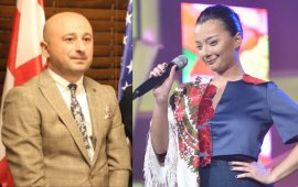 
„აჭარის ტელევიზიის“ დირექტორის თანამდებობის
დასაკავებლად ხელმეორედ გამოცხადებული კონკურსის მეორე ტურში ვერცერთი
კანდიდატი ვერ გადავიდა. საზოგადოებრივი
მაუწყებლის სამეურვეო საბჭო „საზოგადოებრივი მაუწყებლის აჭარის
ტელევიზიისა და რადიოს“ დირექტორის თანამდებობის დასაკავებლად
კონკურსს მესამედ გამოაცხადებს.

„აჭარის ტელევიზიის“ დირექტორის თანამდებობის დასაკავებლად
გამოცხადებულ კონკურსზე განაცხადების შეტანის ბოლო ვადა 23 ნოემბერი
იყო. დირექტორობის მსურველები იურისტი აკაკი ბერიძე და მომღერალი,
საზოგადოებრივი მაუწყებლის დილის გადაცემის წამყვანი, ანი კეკუა
იყვნენ.

საზოგადოებრივი მაუწყებლის იურისტის, ელენე მიხაილოვას განმარტებით,
ანი კეკუას საბუთებმა „მაუწყებლობის შესახებ“ კანონის მოთხოვნები ვერ
დააკმაყოფილა „განათლების და სამუშაო გამოცდილების ნაწილში“ და მის
კანდიდატურას დისკვალიფიკაცია მიეცა.

აკაკი ბერიძეს კი მეორე ტურში გადასასვლელად საზოგადოებრივი
მაუწყებლის სამეურვეო საბჭომ მხარი არ დაუჭირა.


აკაკი ბერიძე პირველად, აგვისტოში, გამოცხადებულ კონკურსშიც
მონაწილეობდა, ის მაშინ მეორე ტურშიც გადავიდა, თუმცა კენჭისყრის დროს
სამეურვეო საბჭოს წევრების ვერცერთი ხმა ვერ მიიღო. საბჭომ „აჭარის
ტელევიზიის“ დირექტორი ვერ აირჩია და 17 სექტემბრის სხდომაზე კონკურსი
ჩაშლილად გამოაცხადა.

საზოგადოებრივი მაუწყებლის სამეურვეო საბჭომ „საზოგადოებრივი
მაუწყებლის აჭარის ტელევიზიისა და რადიოს“ დირექტორის თანამდებობის
დასაკავებლად ღია კონკურსი ხელმეორედ ოქტომბერში 
გამოაცხადა.

„მაუწყებლობის შესახებ“ საქართველოს კანონით, „აჭარის ტელევიზიის“
დირექტორს თანამდებობაზე საზოგადოებრივი მაუწყებლის სამეურვეო საბჭო
ღია კონკურსის წესით, 3 წლის ვადით ნიშნავს. დირექტორობის კანდიდატი
უნდა იყოს საზოგადოებრივი აღიარებისა და ნდობის მქონე პირი. მას უნდა
ჰქონდეს მაგისტრის ან მასთან გათანაბრებული აკადემიური ხარისხი და
მუშაობის არანაკლებ 10 წლის გამოცდილება, მათ შორის, ხელმძღვანელ
თანამდებობაზე მუშაობის არანაკლებ 3 წლის გამოცდილება და
ჟურნალისტიკის, ადამიანის უფლებათა დაცვის ან/და
სამეცნიერო-პედაგოგიურ სფეროში მუშაობის არანაკლებ 5 წლის
გამოცდილება. 
 
