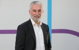 
2025 წლის ქონებრივი მდგომარეობის დეკლარაციით,
კომუნიკაციების კომისიის თავმჯდომარე, კახი ბექაური თბილისში,
ახმეტისა და ყვარლის მუნიციპალიტეტებში $1 მილიონზე მეტი ღირებულების
14 მიწის ნაკვეთს ფლობს (2 მიწის ნაკვეთის 50%-50%-ს გიორგი
ჩხეიძესთან იყოფს). ასევე, მის საკუთრებაშია 2015-2019 წლებში ნაყიდი
$178 060-ის ღირებულების 2 ბინა ბორჯომისა და დუშეთის რაიონებში.
კომუნიკაციების კომისიის თავმჯდომარე ფლობს 2021-2023
წლებში შეძენილ 5 მსუბუქ ავტომანქანას: Ford F-150 raptor
($85 580), PORSCHE PANAMERA GTS (372 528
ლარი), BMW X7 XDRIVE 401 (238 156 ლარი),
RANGE ROVER AUTOBIGRAPHY (602 052 ლარი), LAND
ROVER DEFENDER (326 383 ლარი).
ბექაურის საკუთრებაშია € 56 ათასზე მეტი ღირებულების 5
ცეცხლსასროლი იარაღი, რომელთაგან 3 მან 2024 წელს შეიძინა. კახი
ბექაურს აქვს 4 მაჯის საათიც (Zenith-ის 2, Cartier და Rolex-ის),
რომელთა საერთო ღირებულებაც $37 500 და €16 050-ია. 
გარდა ამისა, კახი ბექაურის მფლობელობაშია 2022-2023
წლებში შეძენილი არაერთი ფასიანი ქაღალდი:


კახი ბექაურის მიერ შევსებული დეკლარაციით, თბილისსა და
ბათუმში, $3 მილიონამდე ღირებულების 19 ბინას (1 მემკვიდრეობით აქვს
მიღებული) ფლობს ბექაურის მეუღლე, ეკატერინე ბერიძე. მან $704 500-ის
ღირებულების 3 ბინა - 2024 წელს, ხოლო $174 000-ის ღირებულების 180
კვ.მ ფართის ბინა თბილისში, თაბუკაშვილის ქუჩაზე, 2025 წლის 14 აპრილს
შეიძინა. 
ეკატერინე ბერიძის საკუთრებაშია 2023 წელს შეძენილი 365
364 ლარის ღირებულების 2 მსუბუქი ავტომანქანა და ამავე წელს შეძენილი
€ 7943-ს ღირებულების Cartier-ის ბრენდის მაჯის საათი.
კახა ბექაური ქონებრივ დეკლარაციაში უთითებს ოჯახის
საბანკო ანგარიშებსაც, მათ შორის, ბექაურს „საქართველოს ბანკის“
ანაბარზე აქვს 1 650 000 ლარი, „თი-ბი-სი“ ბანკის შემნახველ ანგარიშზე
კი -  4 447 155 ლარი. 
კომუნიკაციების კომისიის თავმჯდომარის 2025 წლის
დეკლარაციით, მის მფლობელობაშია სუპერმარკეტების ქსელის „ორი ნაბიჯის“
33,33%-იანი წილი, საიდანაც წინა წლის პირველი იანვრიდან 31 დეკემბრის
ჩათვლით 20 515 605,11 ლარი (ხელზე აღებული თანხა) მიიღო. 
ბექაური, ასევე, ფლობს წილებს: შპს „ვარცლა ჰოტელ ენდ
სპაში“, შპს „თბილისის სპორტინგის კლუბში“, შპს „კერა
კაპიტალში“,  შპს „მეგაპოლის კლასიკსა“ და SCI NAP REAL
ESTATE-ში (საფრანგეთი).
კახი ბექაურს 2024 წელს, საქართველოს კომუნიკაციების
ეროვნული კომისიიდან ხელფასის სახით აღებული აქვს 202 310 ლარი, ხოლო
ეკატერინე ბერიძემ, რომელიც „ჯორჯიან უოთერ ენდ ფაუერის“
კომუნიკაციების დირექტორია,  გასულ წელს, ხელფასის სახით 297 480
ლარი აიღო.
2025 წლის ქონებრივი მდგომარეობის დეკლარაციაში
კომუნიკაციების კომისიის თავმჯდომარის ოჯახმა მიუთითა ის გასავალიც,
რომლის ოდენობამაც 5 000 ლარს გადააჭარბა. მათ
შორისაა:  

ავეჯის ღირებულება - 1 557 938 ლარი; ჩასაშენებელი
ავეჯი - 52800 USD; ავეჯი, დეკორაცია - 11699,38 EUR;
მოგზაურობა, დასვენება - 71 109 EUR და 21 908
USD;
ეზოს გამწვანება - 136 488 ლარი;
ჭკვიანი სახლის სისტემის მონტაჟი - 51 758 ლარი;
ლიფტის შახტის მოწყობა - 34 417 ლარი;
აუზის მოწყობა - 118 953 ლარი;

31-გვერდიანი
თანამდებობის პირის ქონებრივი მდგომარეობის დეკლარაცია კახი ბექაურმა
30 მაისს ჩააბარა.

ბექაური 2017 წლიდან საქართველოს კომუნიკაციების ეროვნული კომისიის
თავმჯდომარეა, ის მესამე ვადით არის არჩეული. მანამდე, 2014-2017
წლებში კახი ბექაური კომისიის წევრი იყო, 2012 წელს კი, ტელეკომპანია
„მეცხრე არხს“ ხელმძღვანელობდა. 