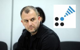

„მედიის ადვოკატირების კოალიცია“ „მთის
ამბები“/„საქართველოს ამბების“ დამფუძნებელზე, გელა მთივლიშვილზე
გუშინ მომხდარ თავდასხმას ეხმიანება
და აცხადებს, რომ დამოუკიდებელი და პროფესიონალი ჟურნალისტის
წინააღმდეგ ძალადობა აზიანებს მედიის თავისუფლებას, დემოკრატიას და
საზოგადოების შესაძლებლობას, მიიღოს თავისუფალი
ინფორმაცია.
„ეს არ არის პირველი შემთხვევა, როდესაც გელა
მთივლიშვილი ხდება მუქარის, ზეწოლისა და ძალადობის სამიზნე. წლების
განმავლობაში, მის წინააღმდეგ არაერთი აგრესიული კამპანია
მიმდინარეობდა, მათ შორის „ქართული ოცნების“ მაღალი თანამდებობის
პირების მხრიდან. დაუსჯელობა და ფორმალური მართლმსაჯულება არა თუ ვერ
უზრუნველყოფს ჟურნალისტების დაცვას და ძალადობის ეფექტიან გამოძიებას,
პირიქით,&nbsp; ახალისებს მსგავს დანაშაულებს და მედიის
წარმომადგენლებისთვის კიდევ უფრო საშიშ გარემოს ქმნის.
გელა მთივლიშვილი არის გამორჩეული პროფესიონალი
ჟურნალისტი, რომელიც წლების განმავლობაში პრინციპულად აშუქებს
საზოგადოებისთვის მნიშვნელოვან საკითხებს და იძიებს კორუფციის,
ძალაუფლების ბოროტად გამოყენებისა და ადამიანის უფლებების დარღვევის
ფაქტებს.
საქართველოში მედიის გარემოს მძიმე გაუარესებას
ადასტურებს „რეპორტიორები საზღვრებს გარეშეს“ (RSF) შეფასებაც.
მიმდინარე წლის მონაცემებით, ქვეყანამ მედიის თავისუფლების ინდექსში
კიდევ 21 პოზიციით დაიხია უკან, ხოლო ბოლო წლებში ჯამურად - 75
პოზიციით, რაც „ქართული ოცნების“ პირობებში მედიის წინააღმდეგ
მიზანმიმართული ზეწოლის ნათელი მაჩვენებელია“, - ვკითხულობთ კოალიციის
განცხადებაში.&nbsp;
„მედიის ადვოკატირების კოალიცია“ სრულ სოლიდარობას
უცხადებს გელა მთივლიშვილს, „რომელსაც სხვა პროფესიონალ მედიის
წარმომადგენლებთან ერთად, ურთულეს პირობებში უწევს საქმიანობა.
ჟურნალისტებზე ძალადობის დაუსჯელობა უნდა დასრულდეს“.
ჟურნალისტმა გელა მთივლიშვილი გუშინ სოციალურ ქსელში
გაავრცელა ინფორმაცია, რომ ტელეკომპანია „ფორმულას“ ეთერში გადაცემა
„ღია სივრცის“ დასრულებისთანავე თავს დაესხნენ:&nbsp;
„ეთერიდან გამოსვლისთანავე თავს დამესხა ჰესების
ლობისტი, „ქართული ოცნების“ მოძველბიჭო ელემენტი მარგებაძე. სახე
მაქვს დაზიანებული. მივედი პოლიციაში. პასუხს აგებს!“
გიორგი მარგებაძე მცირე და საშუალო ჰესების ასოციაციის
ხელმძღვანელია, ის სწორედ ამ ეთერის სტუმარი იყო.&nbsp;&nbsp;
შსს-მ დღეს დილით მედიასაშუალებებს 
განუცხადა, რომ გელა მთივლიშვილზე თავდასხმის ფაქტზე გამოძიება
სისხლის სამართლის კოდექსის 126-ე მუხლით დაიწყო, რაც ძალადობას
გულისხმობს.&nbsp;
