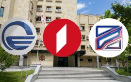 
4 ოქტომბრის აქციის მიმდინარეობისას პროსამთავრობო
მედიების საქმიანობაში ხელის შეშლის მუხლით ბრალდებულ 6 პირს: გიორგი
დუშენკო, მარიამ ოთინაშვილი, თამარ კირტავა, ვახტანგ გაბელაია, ინგა
პაპუნაშვილი-გაბელაია, ალექსანდრე ცნობილაძე თბილისის საქალაქო
სასამართლომ 3 000-ლარიანი გირაო შეუფარდა, მე-7 პირის, ირაკლი
წულაიას კი - 5 000-ლარიანი.
გუშინ, 23 ოქტომბერს, პროკურატურამ გაავრცელა

ინფორმაცია, რომ 4 ოქტომბრის აქციაზე
საზოგადოებრივი მაუწყებლის, „იმედისა” და „რუსთავი 2-ის“
ჟურნალისტებისთვის პროფესიულ საქმიანობაში ხელის შეშლის ფაქტებზე 7
პირს ბრალდება წარუდგინა.
პროკურატურის მტკიცებით, ამ დღეს, თბილისში, ათონელის
ქუჩის და მიმდებარე ტერიტორიაზე გამართული საპროტესტო აქციის
მიმდინარეობისას, ირაკლი წულაიამ, გიორგი დუშენკომ, მარიამ
ოთინაშვილი, თამარ კირტავა, ინგა პაპუნაშვილი-გაბელაიამ, ალექსანდრე
ცნობილაძემ და ვახტანგ გაბელაიამ „წიწაკის სპრეის შესხმისა და
ფიზიკური ხელშეშლის გზით, ასევე, ძალადობის მუქარით პროფესიულ
საქმიანობაში უკანონოდ შეუშალეს ხელი“ პროსამთავრობო მედიების
გადამღებ ჯგუფებს.
ირაკლი წულაიას ბრალდება სისხლის სამართლის კოდექსის
154-ე მუხლის მე-2 ნაწილით (ჟურნალისტისთვის პროფესიულ საქმიანობაში
უკანონოდ ხელის შეშლა, ესე იგი მისი იძულება, გაავრცელოს ინფორმაცია
ან თავი შეიკავოს მისი გავრცელებისაგან, ჩადენილი ძალადობის მუქარით)
წარედგინა, რაც სასჯელის სახედ და ზომად, ჯარიმას ან 2 წლამდე
თავისუფლების აღკვეთას, თანამდებობის დაკავების ან სამ წლამდე
საქმიანობის უფლების ჩამორთმევას (ან უამისოდ), ითვალისწინებს.
დანარჩენ 6 პირს კი პროკურატურამ ბრალდება სისხლის
სამართლის კოდექსის 154-ე მუხლის 1-ლი ნაწილით (ჟურნალისტისათვის
პროფესიულ საქმიანობაში უკანონოდ ხელის შეშლა, ესე იგი მისი იძულება,
გაავრცელოს ინფორმაცია ან თავი შეიკავოს მისი გავრცელებისაგან)
წარუდგინა, რაც სასჯელის სახედ და ზომად, ჯარიმას, ან
საზოგადოებისათვის სასარგებლო შრომას, ან 2 წლამდე ვადით გამასწორებელ
სამუშაოს, ან ორ წლამდე შინაპატიმრობას ითვალისწინებს.
