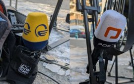 
დიდმა ბრიტანეთმა ქართული სამთავრობო ტელევიზიები: POSTV&nbsp; და
„იმედი“ 
დაასანქცირა. ორივე ტელევიზიის შემთხვევაში სანქციის
მიზეზად რუსეთის მიერ უკრაინაში სრულმასშტაბიანი შეჭრის შესახებ
განზრახ გავრცელებული შეცდომაში შემყვანი ინფორმაციებია
დასახელებული:
„ის ავრცელებს და განზრახ ავრცელებდა შეცდომაში შემყვან
ინფორმაციას რუსეთის მიერ უკრაინაში სრულმასშტაბიანი შეჭრის შესახებ
თავის აუდიტორიაში, რომელიც ძირითადად საქართველოში იმყოფება, რაც
მხარს უჭერს ან ხელს უწყობს პოლიტიკას ან ქმედებას, რომელიც
დესტაბილიზაციას ახდენს უკრაინაში ან ძირს უთხრის ან საფრთხეს უქმნის
უკრაინის ტერიტორიულ მთლიანობას, სუვერენიტეტს ან
დამოუკიდებლობას.&nbsp;
კერძოდ, ის რეგულარულად ავრცელებს შინაარსს, რომ
უკრაინის მთავრობა და პრეზიდენტი ზელენსკი არალეგიტიმურია, უკრაინა
არის დასავლეთის „მარიონეტი“, უკრაინა არის კორუმპირებული ქვეყანა და
რომ უკრაინა და დასავლეთი ცდილობენ საქართველოს დესტაბილიზაციას“, -
წერია ბრიტანეთის საგარეო საქმეთა, თანამეგობრობისა და განვითარების
ოფისის დოკუმენტში.
დღეს, უკრაინაში ომის დაწყებიდან ზუსტად ოთხი წლის
შემდეგ&nbsp; ბრიტანეთის საგარეო საქმეთა, თანამეგობრობისა და
განვითარების ოფისმა რუსეთისთვის დაწესებული სანქციების სია განაახლა
და მას 300-მდე სუბიექტი, მათ შორის ქართული პროსამთავრობო
ტელევიზიები დაამატა.
POSTV-სა&nbsp; და „იმედისთვის“ დაკისრებული სანქციების
სიაში წერია: აქტივების გაყინვა, სანქციები ტრასტის სერვისებისთვის,
დირექტორის დისკვალიფიკაცია.
POSTV-ის 24%-24%-იანი წილის მფლობელები თემურ
ჭარელაშვილი და შალვა რამიშვილი არიან. 52%-იან წილს კი „ხალხის
ძალის“ წევრი ვიქტორ ჯაფარიძე ფლობს. ჯაფარიძემ მიმდინარე წლის
იანვარში თავისი წილის მმართველად ზაზა მარიდაშვილი დანიშნა.
თებერვალში
ირაკლი რუხაძემ „იმედი“ სიმბოლურ ფასად, 1000 ლარად გაყიდა.&nbsp;
სამთავრობო „იმედის“ მფლობელი კომპანიის - „ჯორჯიან მედია პროდაქშენ
გრუპის“&nbsp; 50%-იანი წილის მფლობელი ილია მიქელაიშვილია. კომპანიის
10-10%-იანი წილს კი ნათია სონღულაშვილი, ირაკლი ჩიხლაძე, მარიამ
ლომიძე, მაია ჩიგოშვილი და ვასილ კალანდარიშვილი ფლობენ.

