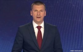 

სერბეთის საპარლამენტო არჩევნებში მოქმედი პრეზიდენტის, ალექსანდრ
ვუჩიჩის პარტიის ოპოზიციურ „სტუდენტურ სიასთან“ დამარცხების
შემდეგ, სერბული საზოგადოებრივი ტელეარხის, RTV-ის წამყვანმა, გორან
ერორმა ინფორმაციის მრავალწლიანი დამალვისა და მოვლენების ცალმხრივი
გაშუქებისთვის მაყურებელს პირდაპირ ეთერში ბოდიში 
მოუხადა.
„საზოგადოებრივი მაუწყებელი მრავალი წლის
განმავლობაში არ ასრულებდა თავის ფუნქციას. ის დუმდა, თვალს ხუჭავდა,
მოვლენებს ცალმხრივად და კრიტიკის გარეშე აშუქებდა, არ სვამდა სწორ
კითხვებს ან საერთოდ არ სვამდა მათ. ამისთვის ჩვენ ვალდებულნი ვართ,
ბოდიში მოვუხადოთ მაყურებელს“, - თქვა გორან ერორმა პირდაპირ
ეთერში განცხადების წაკითხვისას.&nbsp;
მისივე თქმით, სერბეთის საზოგადოებრივი მაუწყებლის
თანამშრომელთა ნაწილი იბრძოდა იმისთვის, რომ არხის ჟურნალისტებსა და
რედაქტორებს თავისუფლად და ეთიკური პრინციპების დაცვით მუშაობის
შესაძლებლობა ჰქონოდათ: „სამწუხაროდ, ბრძოლა დროულად ვერ მოვიგეთ,
მაგრამ გვჯერა, რომ ეს ბრძოლა მნიშვნელოვანია“.
RTV-ს წამყვანმა მაყურებელს ბოდიში იმის გამოც მოუხადა,
რომ საპარლამენტო არჩევნების შემდეგ „სტუდენტური სიის“ გამარჯვების
ამსახველი კადრები არ აჩვენეს.&nbsp;
ცნობისთვის, 26 ოქტომბერს RTV-ის პირველი არხის მთავარი
რედაქტორის მოვალეობის შემსრულებელმა ნენად ჩაჩიჩმა თანამდებობა
დატოვა.
ხელისუფლების ცვლილების
შემდეგ, მაყურებელს ბოდიში უნგრეთის სახელმწიფო ტელეარხმა, M1-მაც
მოუხადა.&nbsp;
„საზოგადოებრივი მაუწყებელი არ უნდა იტყუებოდეს.
ბოდიშს გიხდით იმის გამო, რომ ამას ამდენი წლის განმავლობაში
ვაკეთებდით! საზოგადოებრივი მაუწყებელი იწყებს ტრანსფორმაციას, რათა
მომავალში დამოუკიდებელი და სანდო გახდეს. საინფორმაციო სამსახურის
მუშაობა დროებით შეჩერებულია. დარჩით ჩვენთან!“ - მიმდინარე წლის
7 ივლისს, M1-ის ეთერში საინფორმაციო გადაცემის ნაცვლად, ეს
განცხადება გაჩნდა და არხმა მაუწყებლობა დროებით შეაჩერა.&nbsp;
„ისტორიული დღე“ - მომხდარს ასე გამოეხმაურა უნგრეთის
პრემიერ მინისტრი, პეტერ მადიარი.
„დღეს დასრულდა სახელმწიფო მედიაპლატფორმებზე
პროპაგანდისტული მაუწყებლობა. ისინი იტყუებოდნენ ღამით, იტყუებოდნენ
დღისით, იტყუებოდნენ ყველა არხზე. ახლა ყველაფერი დასრულდა“, -

დაწერა მან სოციალურ ქსელ X-ზე.
საარჩევნო კამპანიის დროს, მადიარი 
აცხადებდა, რომ გამარჯვების შემთხვევაში, საზოგადოებრივ
მაუწყებელში სახელმწიფო ბიუჯეტიდან დაფინანსებულ პარტიულ პროპაგანდას
შეაჩერებდა.&nbsp;


