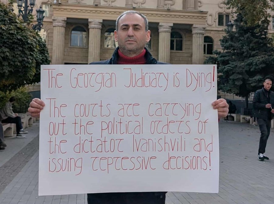 SJC: „აფგან სადიგოვის მიმართ შესაძლოა დაიწყოს სისხლის სამართლებრივი დევნა მშვიდობიან პროტესტში მონაწილეობის გამო“