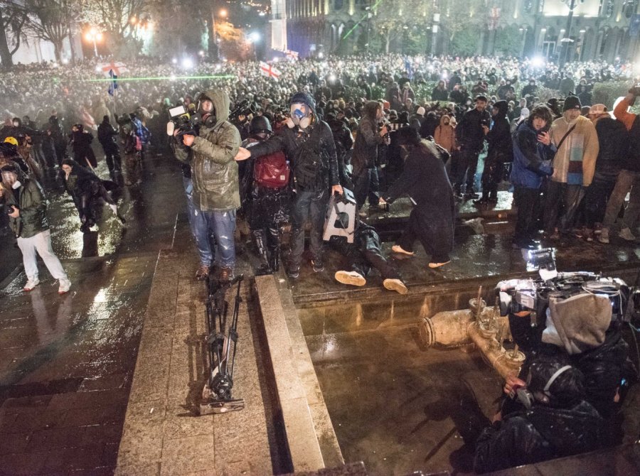 რას ჰყვებიან ჟურნალისტები 2024 წლის ნოემბერ-დეკემბრის აქციების დროს ქიმიური ნივთიერებებით შესაძლო მოწამვლაზე