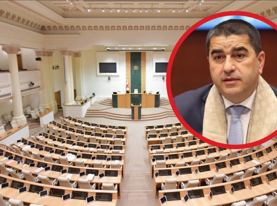 მედიამ ჟურნალისტისთვის პარლამენტში სამუშაოდ ერთჯერადი აკრედიტაციის მისაღებად განაცხადით  შალვა პაპუაშვილს უნდა მიმართოს 