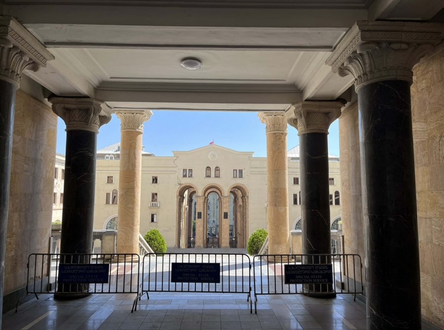 პარლამენტი ირაკლი კობახიძის მოსმენაზე ონლაინ მედიას არ დაუშვებს 