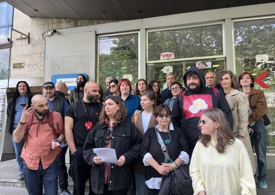 „რეალური სივრცის“ გუნდი: საზმაუს დღევანდელმა მენეჯმენტმა 12-წლიანი ისტორიის გადაცემა დახურა