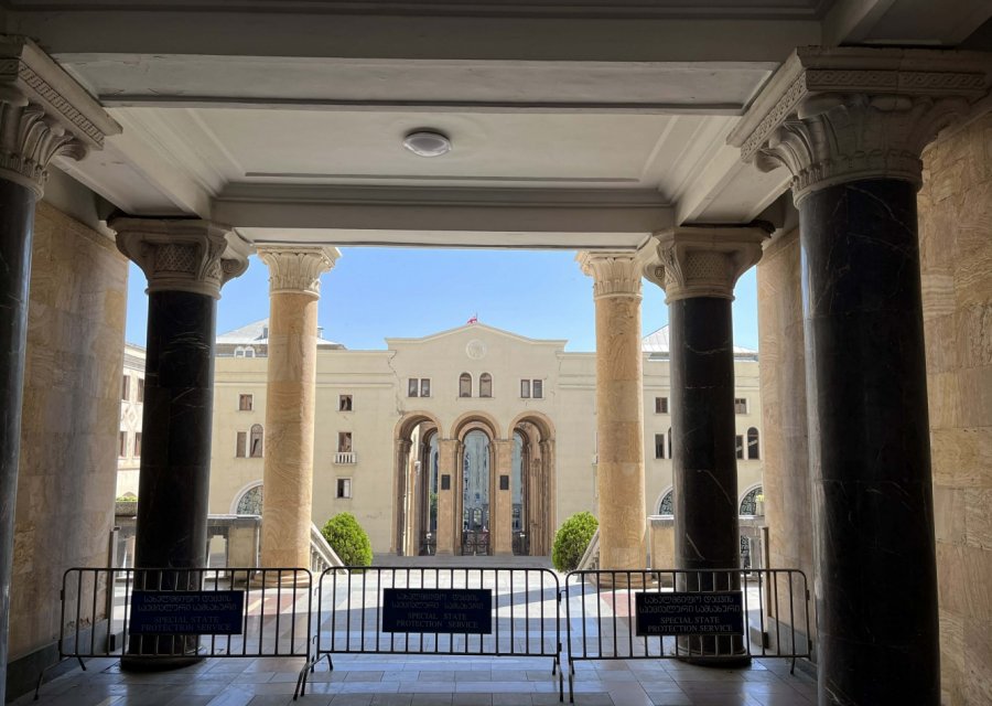 პარლამენტი ირაკლი კობახიძის მოსმენაზე ონლაინ მედიას არ დაუშვებს 