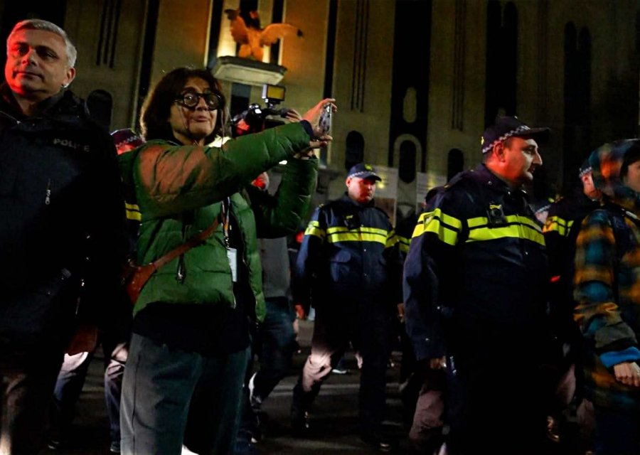 „დიდი ექსკორტით მომაქანეს აქ, როგორც ცნობილი კრიმინალი“ - ნინია კაკაბაძე თავისუფალია