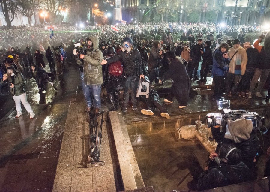 რას ჰყვებიან ჟურნალისტები 2024 წლის ნოემბერ-დეკემბრის აქციების დროს ქიმიური ნივთიერებებით შესაძლო მოწამვლაზე