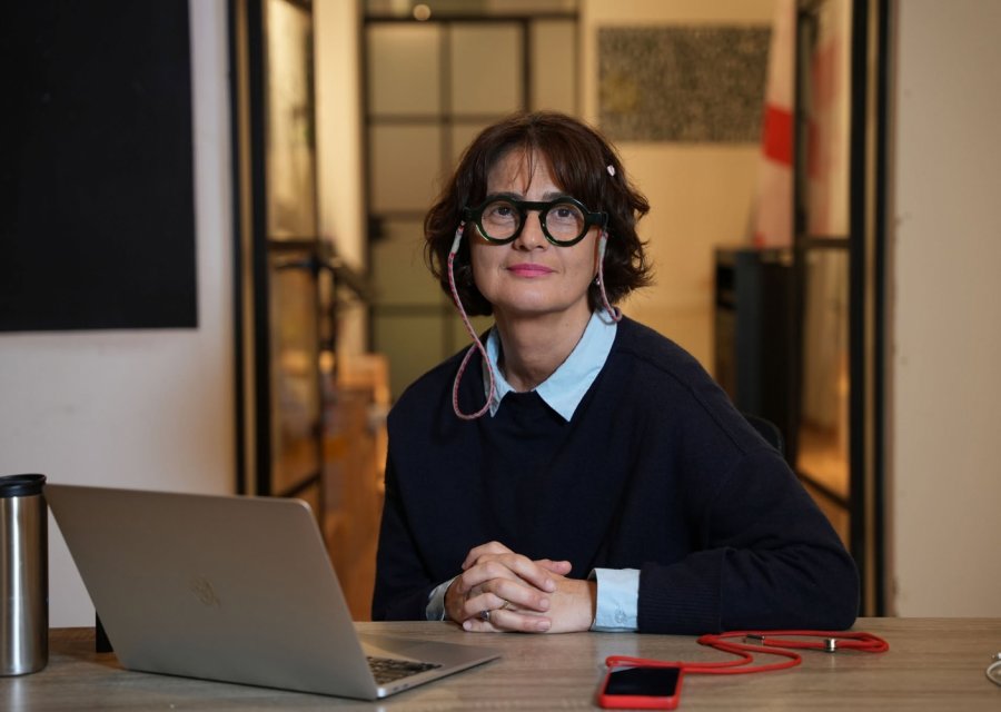 ქარტია ნინია კაკაბაძის მიმართ ადმინისტრაციული საქმის წარმოების შეწყვეტას მოითხოვს