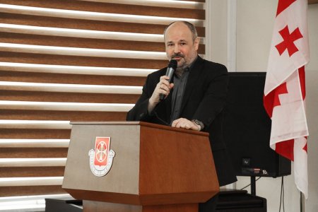 Καθηγητής από το Πανεπιστήμιο της Βαρσοβίας Διδάκτωρ Θεολογίας Jerzy Ostapchuκ  επισκέφτηκε  τη Θεολογική Ακαδημία και Σεμινάριο  της Τιφλίδας στο πλαίσιο του προγράμματος Erasmus.