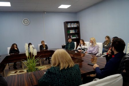  Встреча в учебном университете Милениум 