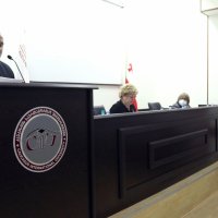 Στο Διεθνές Πανεπιστήμιο του Καυκάσου πραγματοποιήθηκε η υποστήριξη της διδακτορικής διατριβής του Πρύτανη της Θεολογικής Ακαδημίας και Σεμιναρίου της Τιφλίδας, Πρωτοπρεσβύτερου Giorgi Zviadadzε
